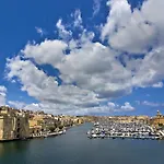 Blue Harbour 2 Bedroom Seafront With Large Terrace With Spectacular Sea Views - By Getawaysmalta Appartement *