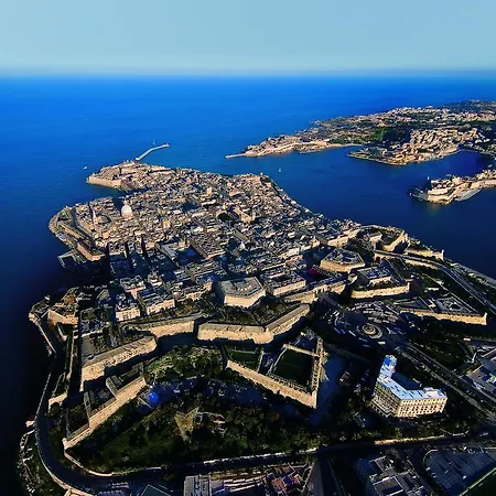 Daire Blue Harbour 2 Bedroom Seafront With Large Terrace With Spectacular Sea Views - By Getawaysmalta
