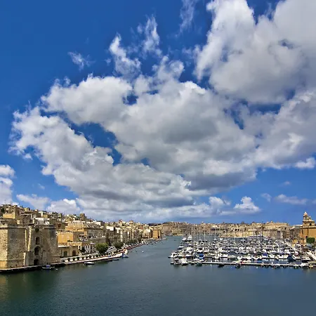 Blue Harbour 2 Bedroom Seafront With Large Terrace With Spectacular Sea Views - By Getawaysmalta Daire *